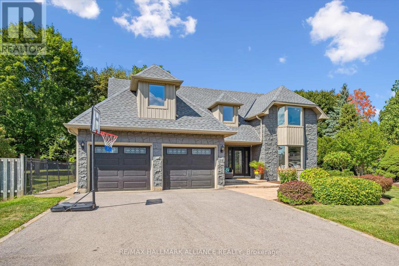 Property at 6 COACHMAN CRESCENT image 3