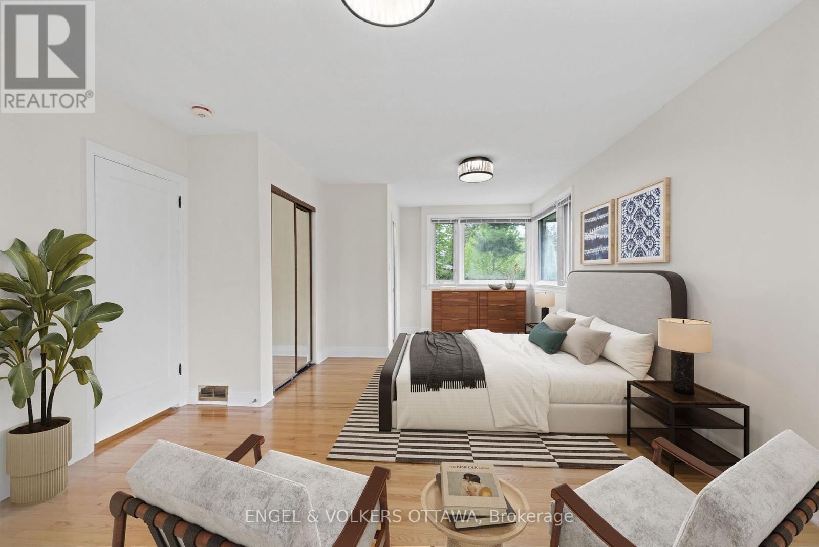 1960 Alta Vista Drive, Ottawa, Ontario  K1H 7K8 - Photo 13 - X12375392