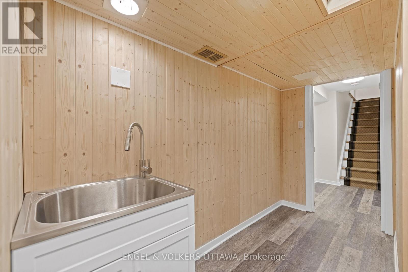 1960 Alta Vista Drive, Ottawa, Ontario  K1H 7K8 - Photo 23 - X12375392