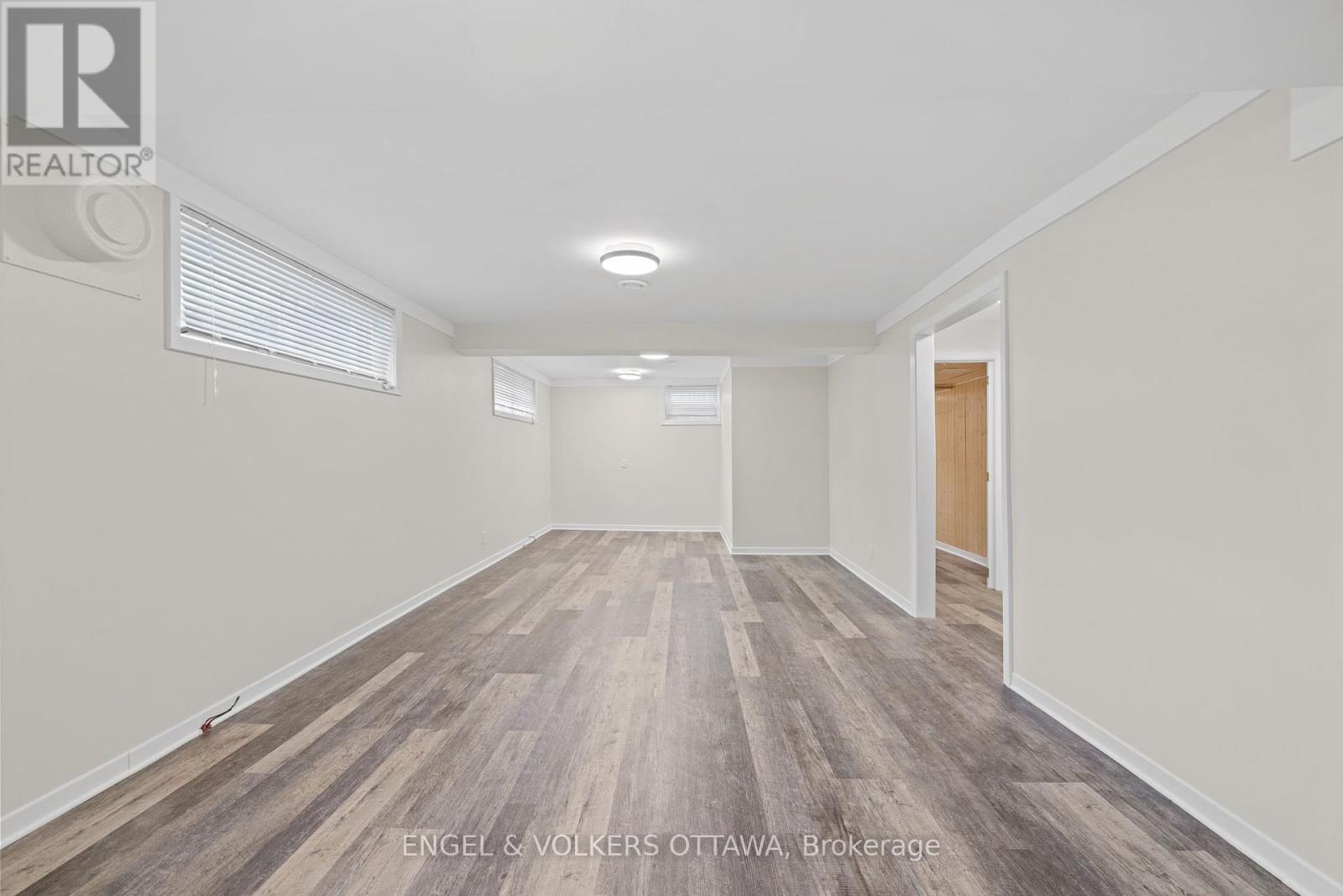 1960 Alta Vista Drive, Ottawa, Ontario  K1H 7K8 - Photo 21 - X12375392