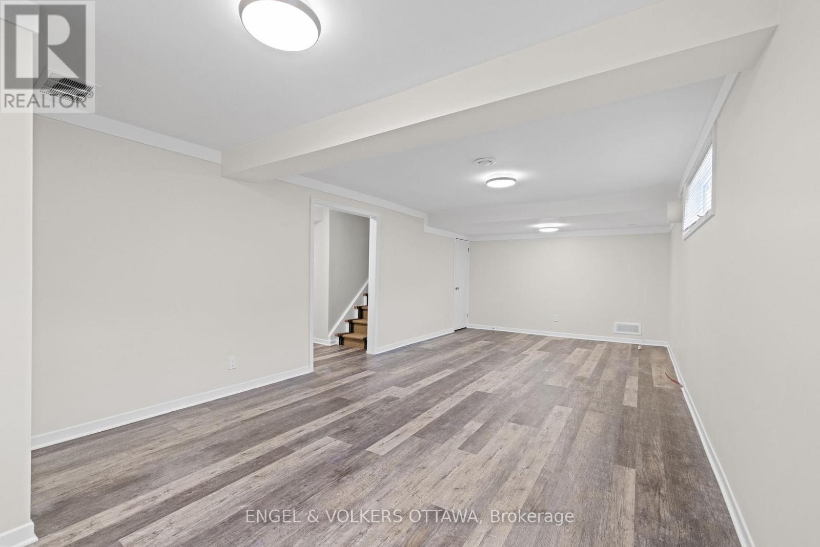 1960 Alta Vista Drive, Ottawa, Ontario  K1H 7K8 - Photo 19 - X12375392