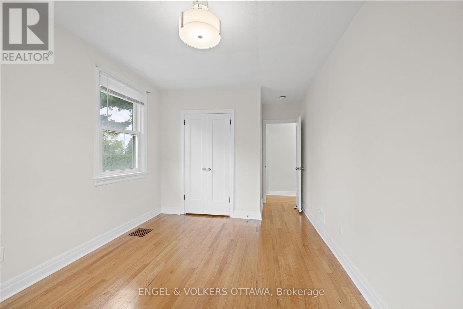 1960 Alta Vista Drive, Ottawa, Ontario  K1H 7K8 - Photo 18 - X12375392