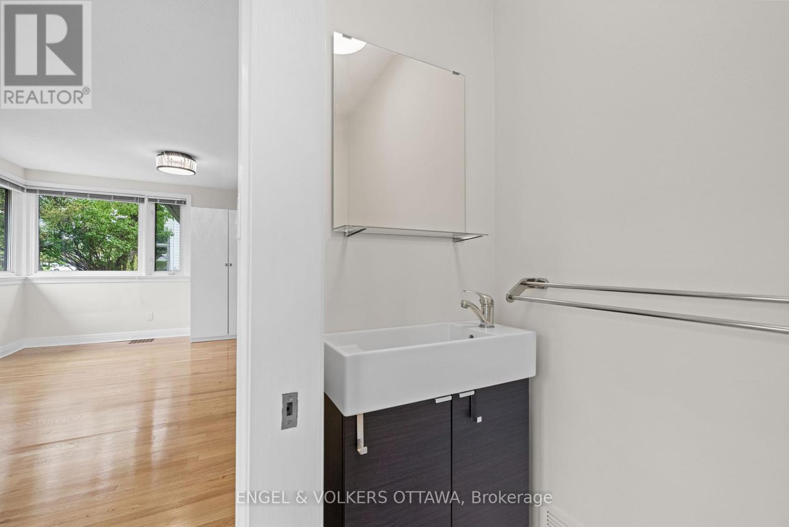 1960 Alta Vista Drive, Ottawa, Ontario  K1H 7K8 - Photo 15 - X12375392
