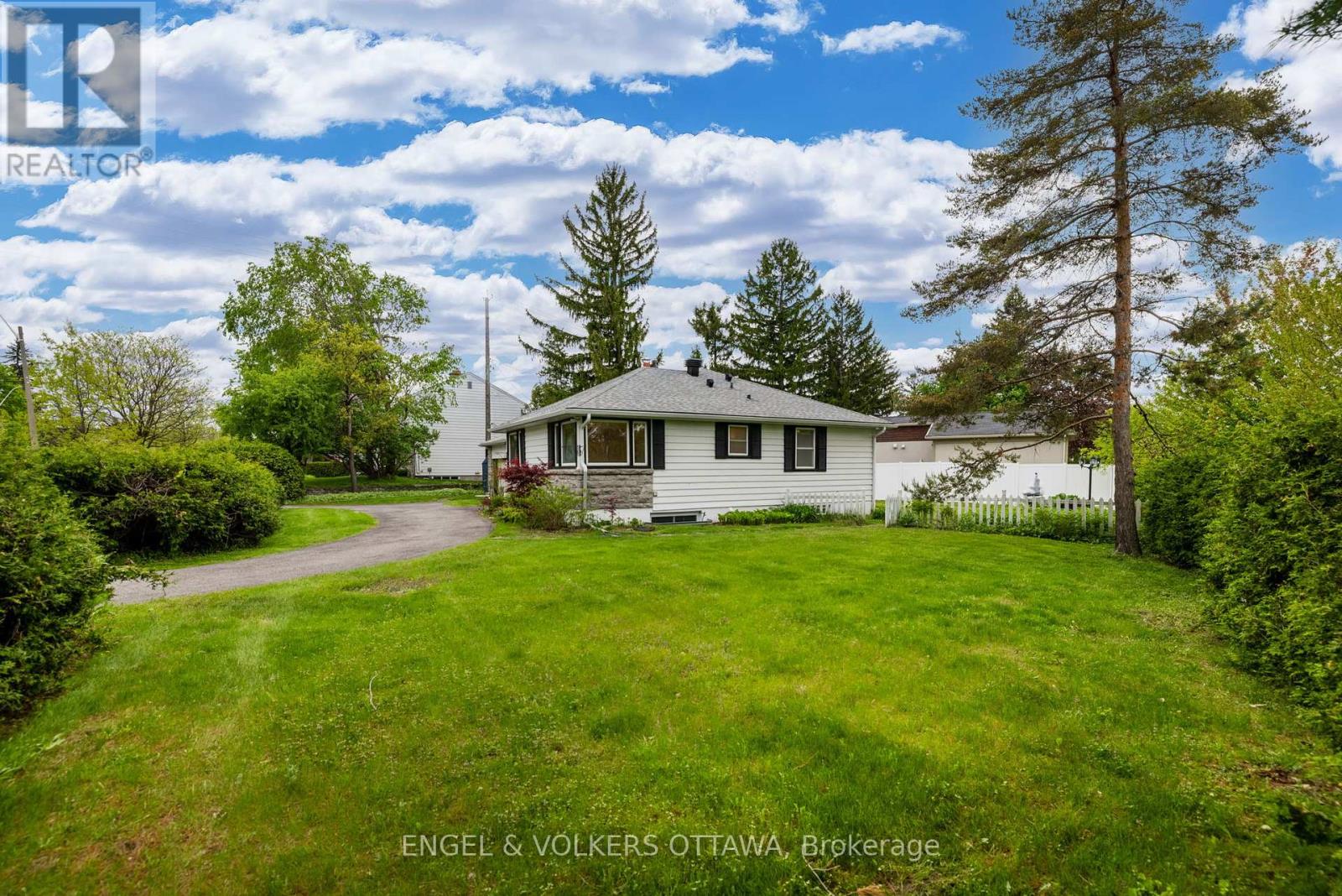 1960 Alta Vista Drive, Ottawa, Ontario  K1H 7K8 - Photo 33 - X12375392