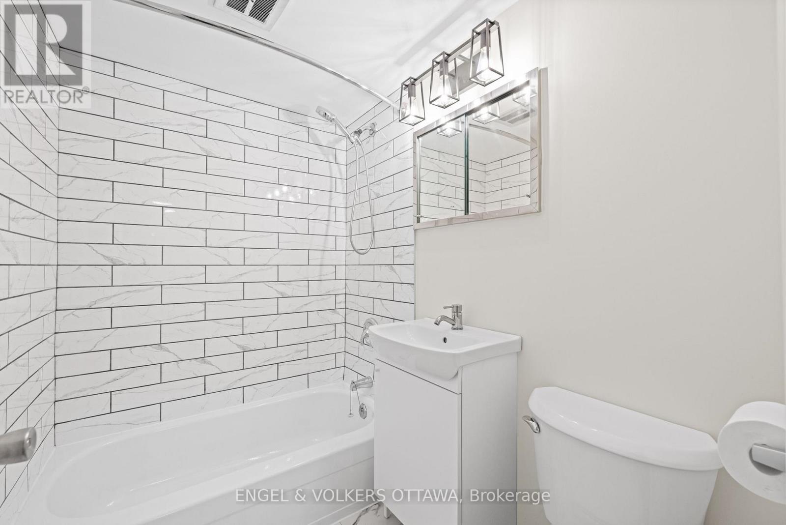 1960 Alta Vista Drive, Ottawa, Ontario  K1H 7K8 - Photo 24 - X12375392