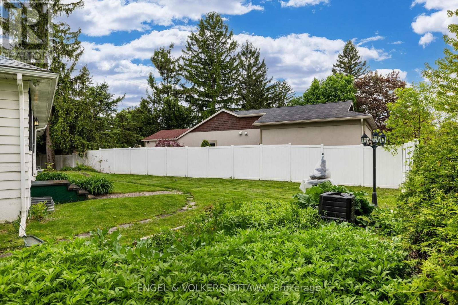 1960 Alta Vista Drive, Ottawa, Ontario  K1H 7K8 - Photo 34 - X12375392