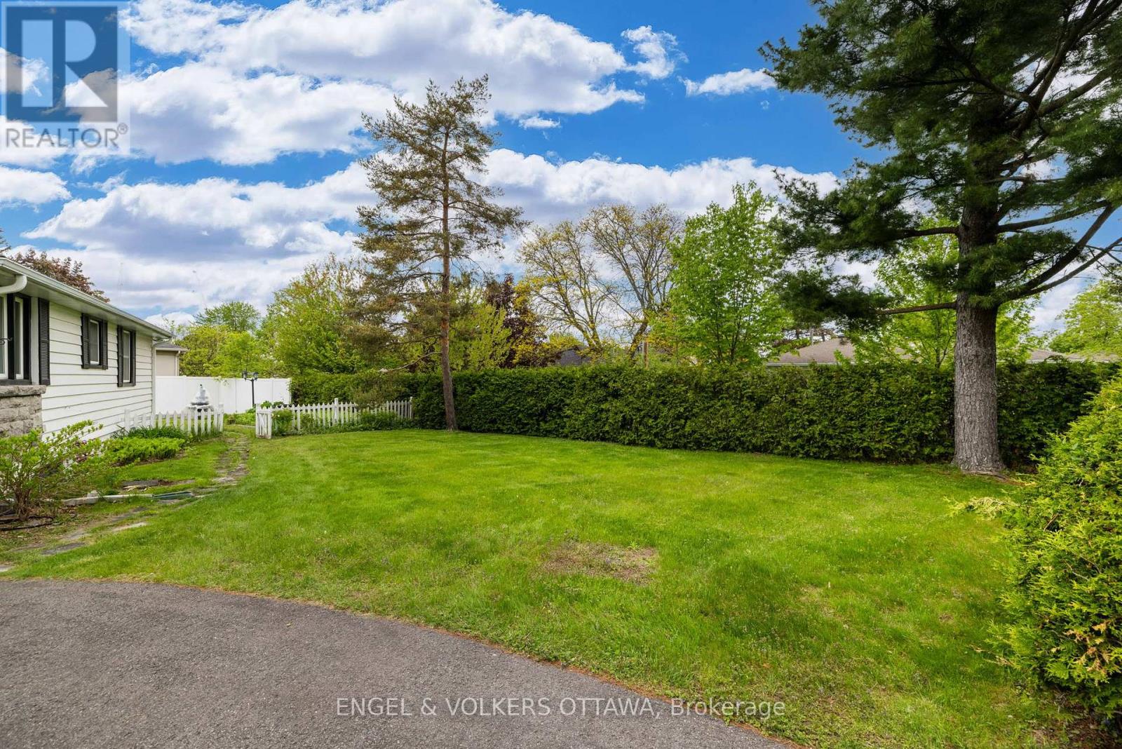 1960 Alta Vista Drive, Ottawa, Ontario  K1H 7K8 - Photo 31 - X12375392