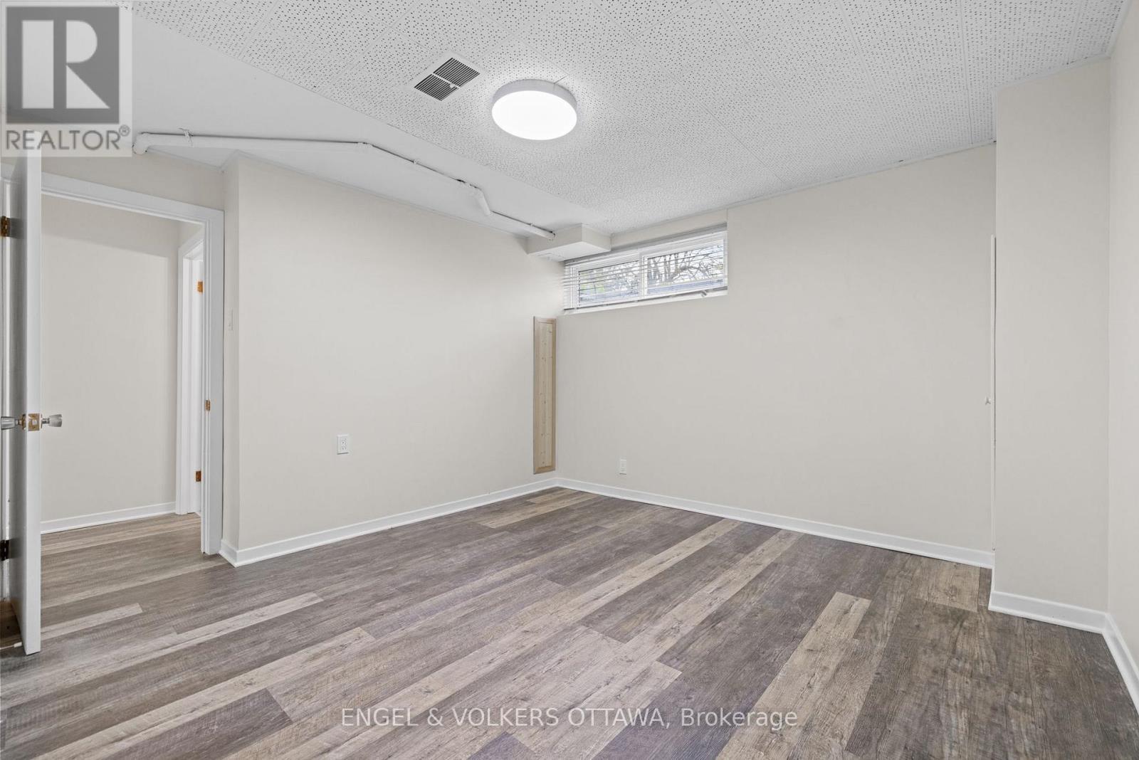1960 Alta Vista Drive, Ottawa, Ontario  K1H 7K8 - Photo 26 - X12375392