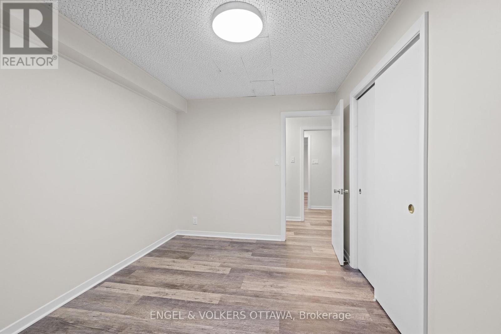 1960 Alta Vista Drive, Ottawa, Ontario  K1H 7K8 - Photo 28 - X12375392