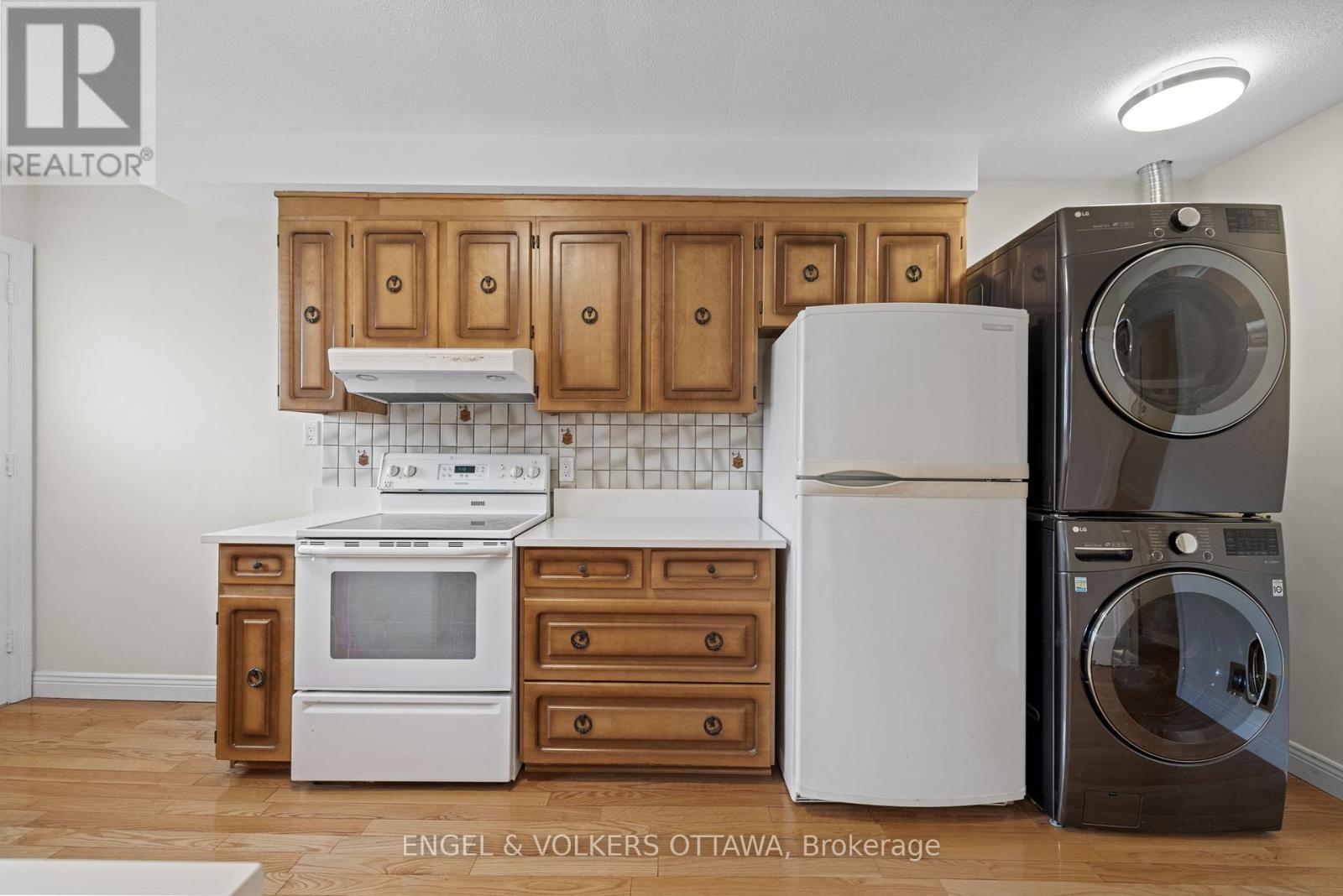 1960 Alta Vista Drive, Ottawa, Ontario  K1H 7K8 - Photo 9 - X12375392