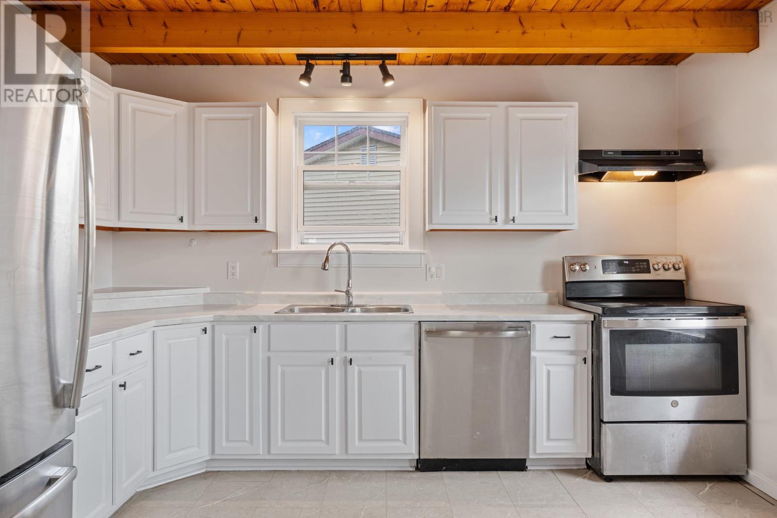 Property at 49 Ascot Way image 3