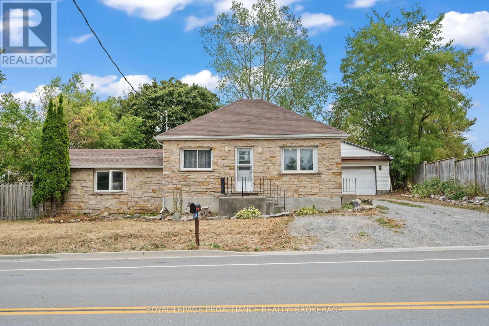 3734 Battersea Road, Frontenac, Ontario K0H 1X0 - Photo 2 - X12399920