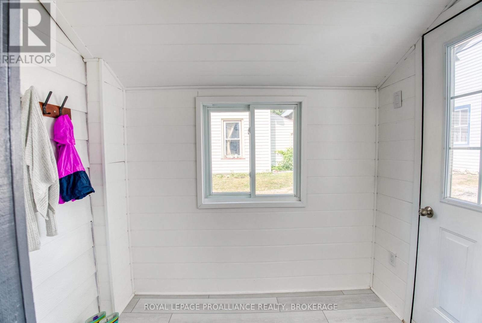 13 Kingston Street, Rideau Lakes, Ontario  K0G 1E0 - Photo 11 - X12400104