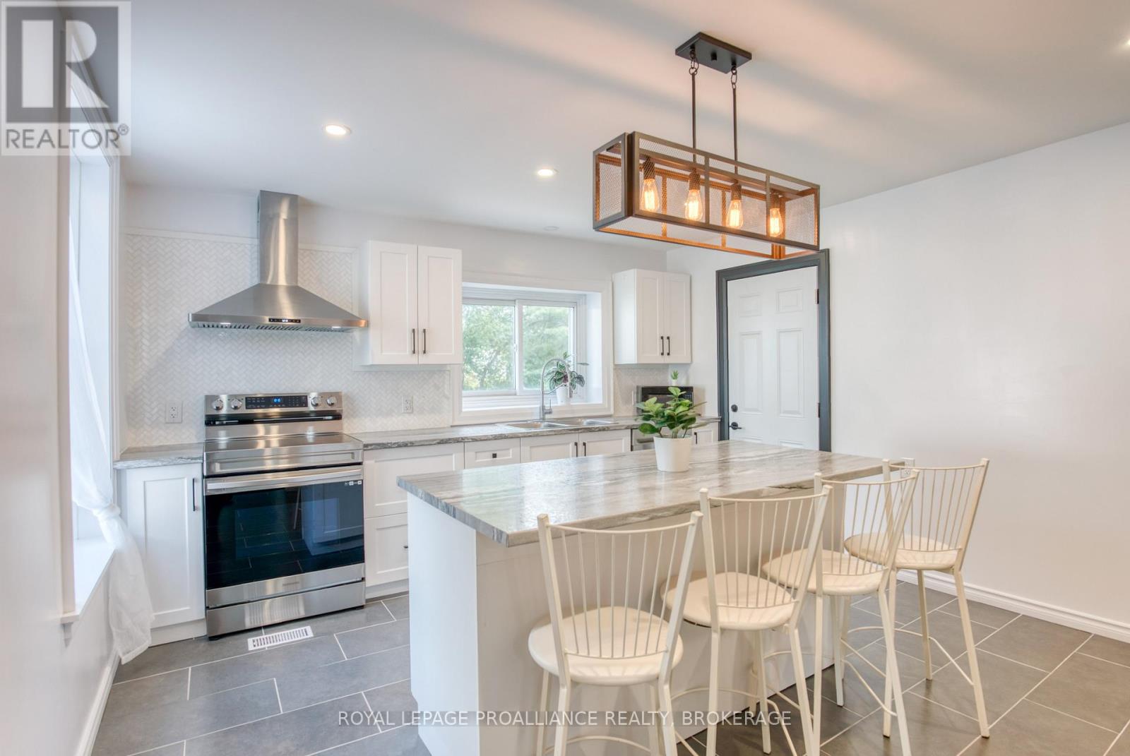 13 Kingston Street, Rideau Lakes, Ontario  K0G 1E0 - Photo 13 - X12400104
