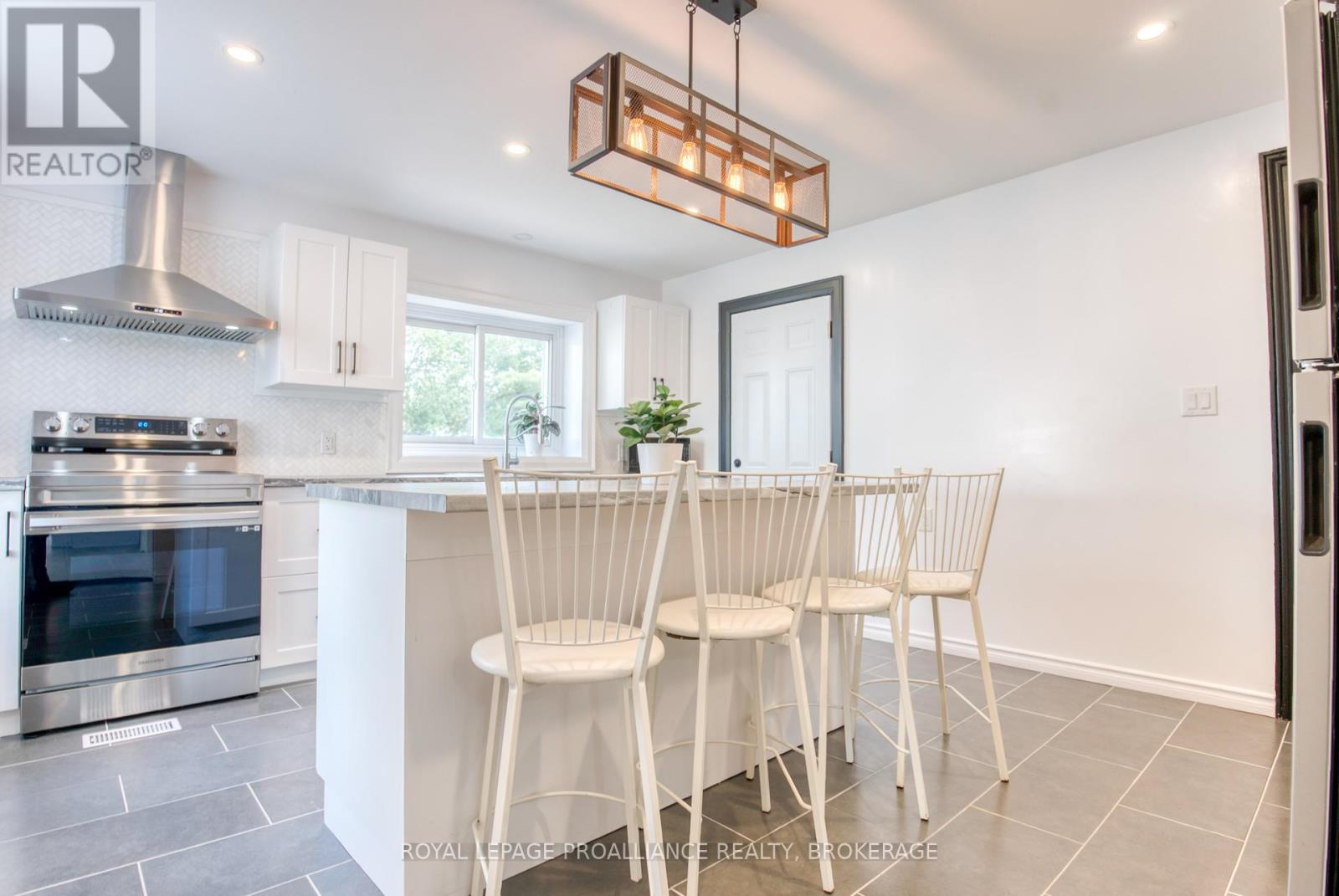 13 Kingston Street, Rideau Lakes, Ontario  K0G 1E0 - Photo 14 - X12400104