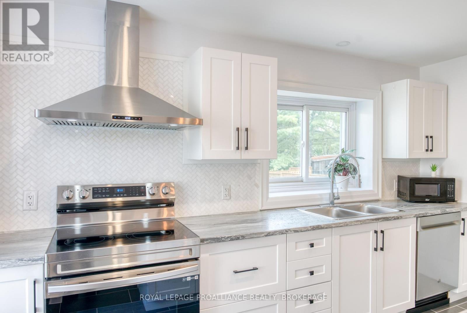 13 Kingston Street, Rideau Lakes, Ontario  K0G 1E0 - Photo 15 - X12400104