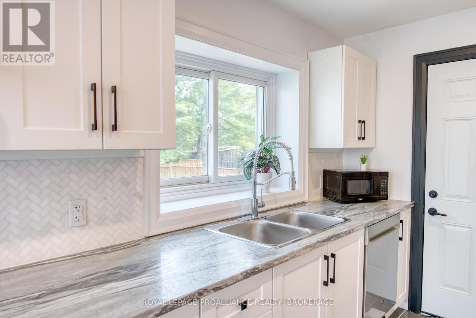 13 Kingston Street, Rideau Lakes, Ontario  K0G 1E0 - Photo 16 - X12400104