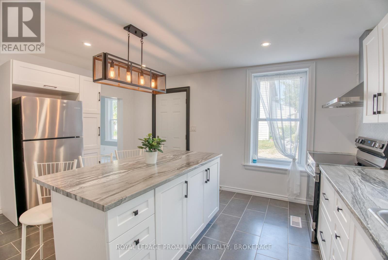 13 Kingston Street, Rideau Lakes, Ontario  K0G 1E0 - Photo 18 - X12400104