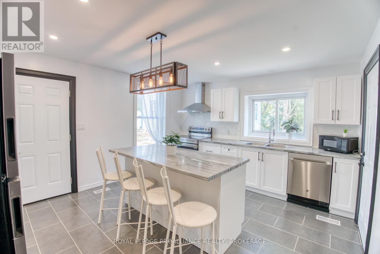 13 Kingston Street, Rideau Lakes, Ontario  K0G 1E0 - Photo 19 - X12400104