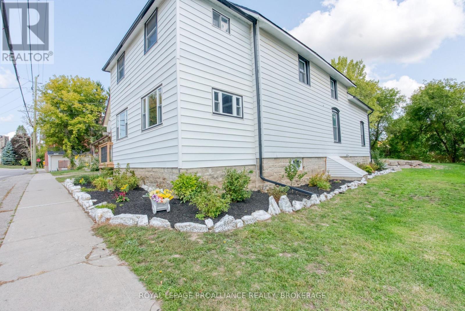 13 Kingston Street, Rideau Lakes, Ontario  K0G 1E0 - Photo 5 - X12400104