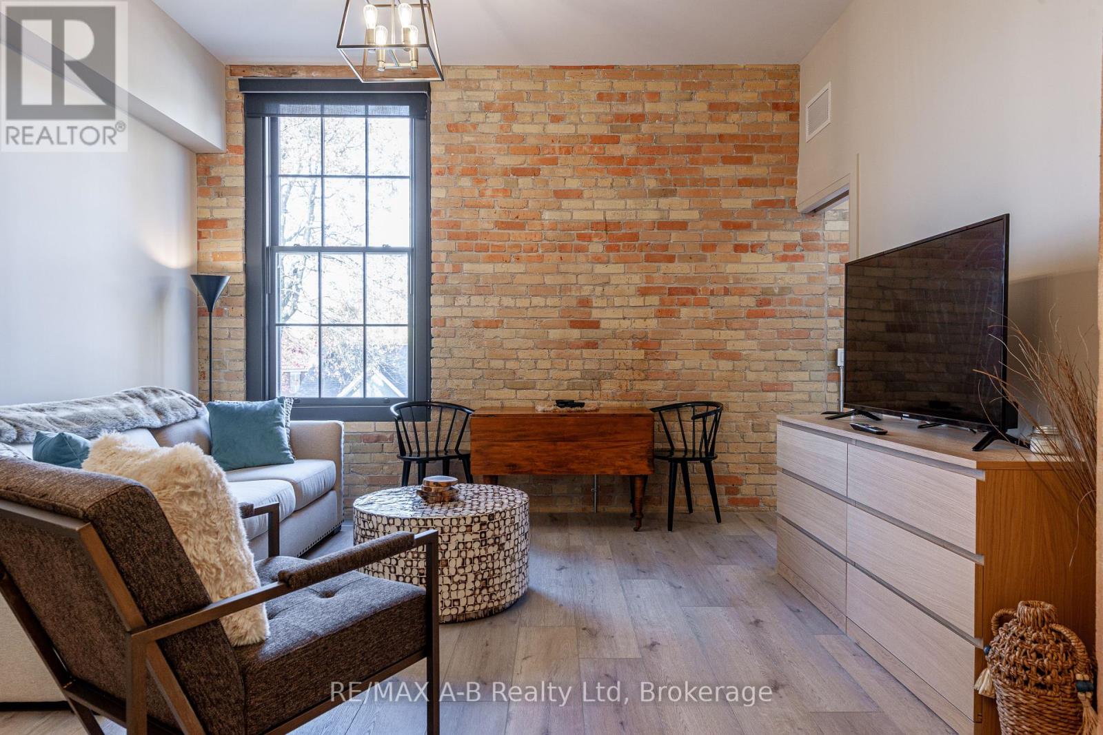 311 - 245 Downie Street, Stratford, Ontario  N5A 1X2 - Photo 3 - X12399966