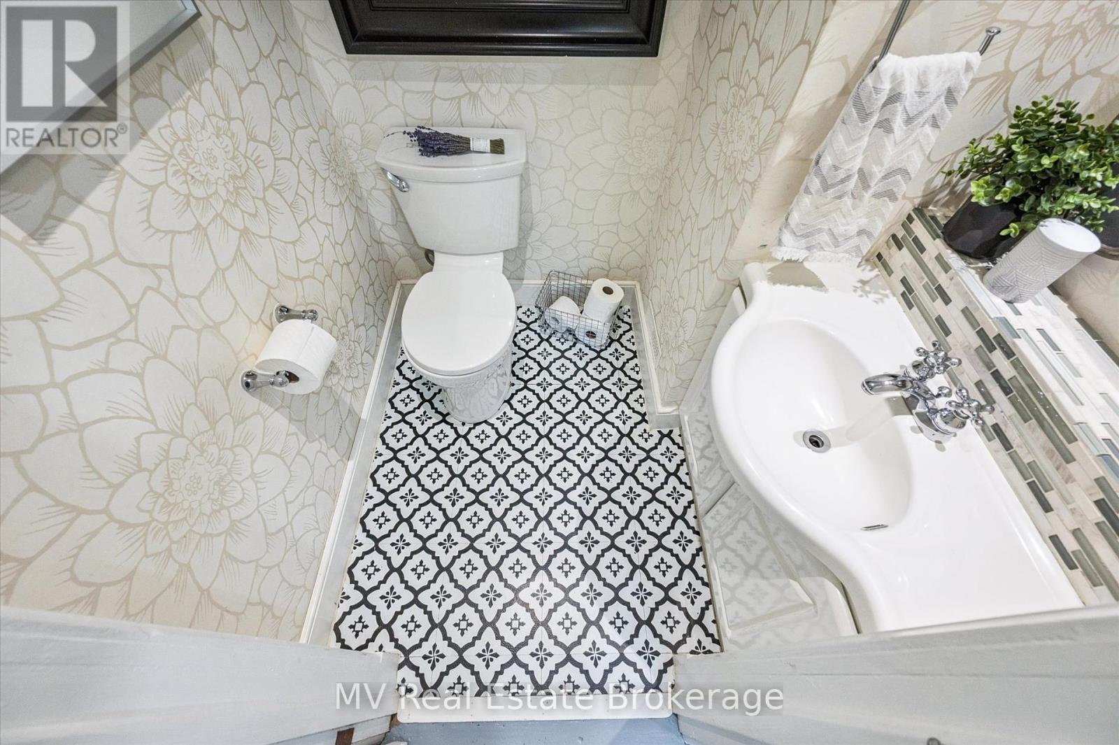 94 Colborne Street, Centre Wellington, Ontario  N0B 1S0 - Photo 23 - X12400008