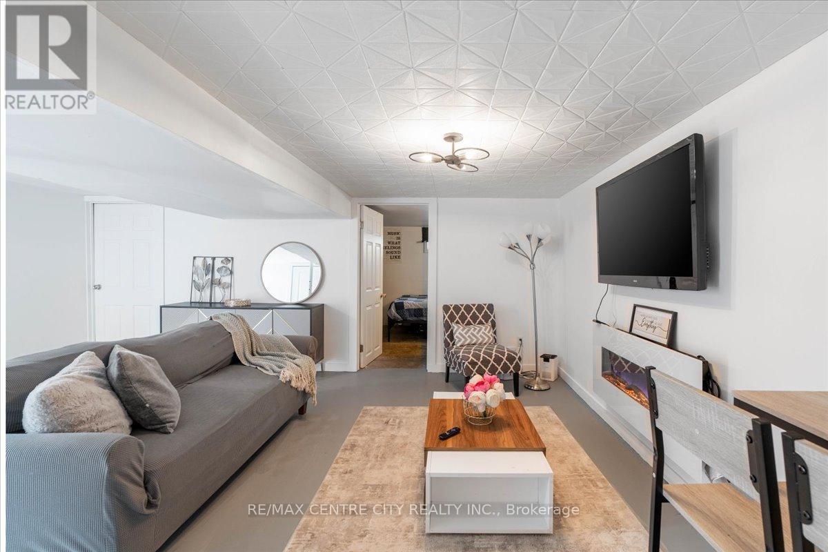 2875 Cuddy Drive, Adelaide Metcalfe, Ontario  N7G 3H6 - Photo 25 - X12399911
