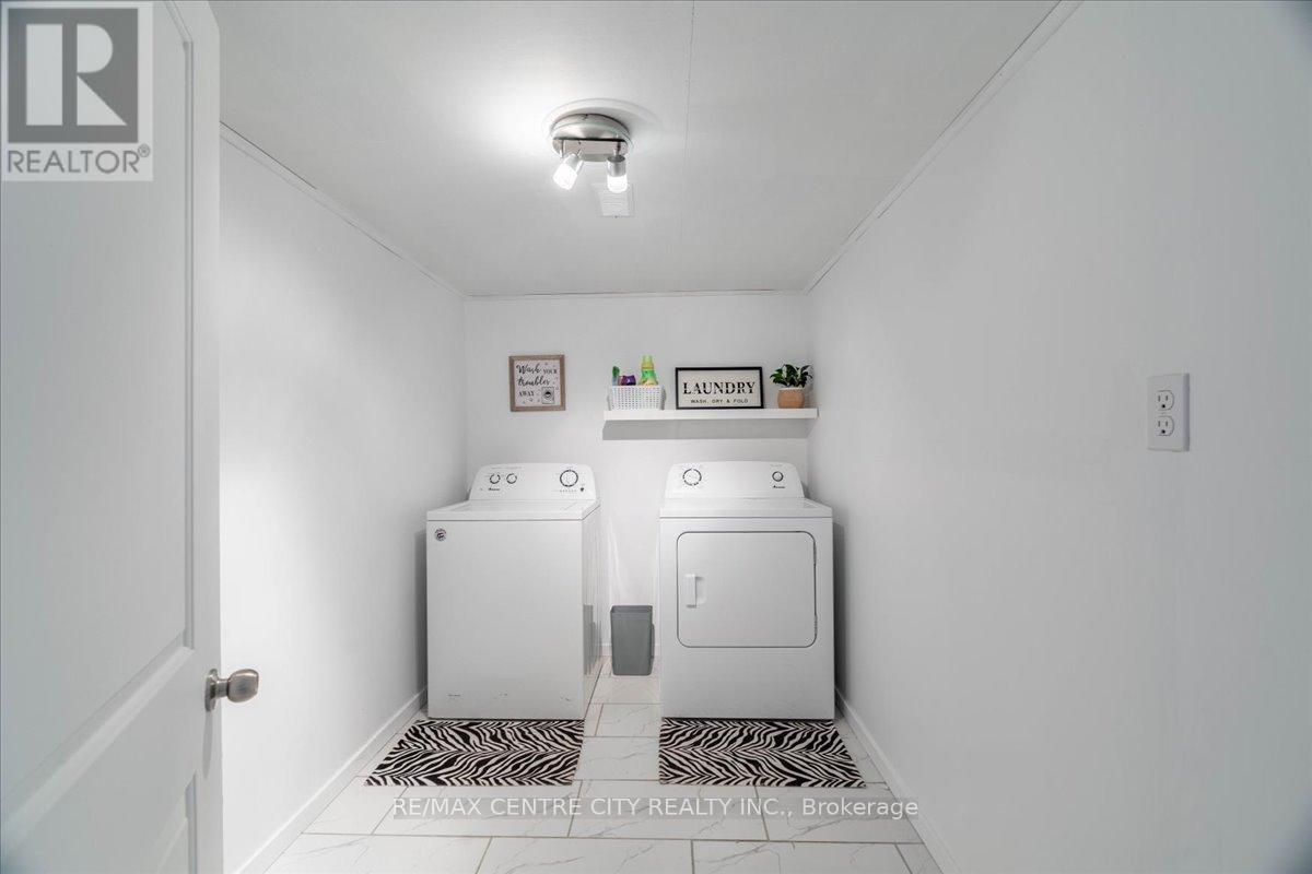 2875 Cuddy Drive, Adelaide Metcalfe, Ontario  N7G 3H6 - Photo 28 - X12399911
