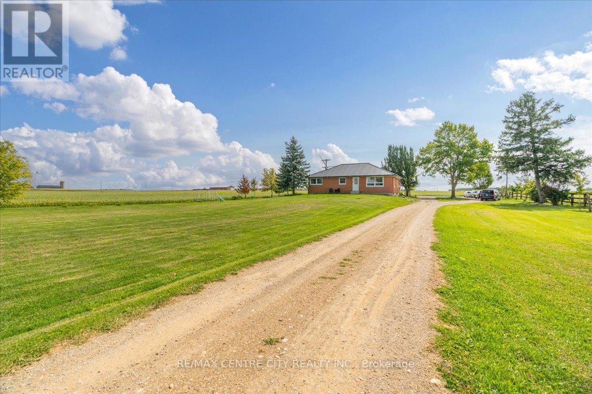 2875 Cuddy Drive, Adelaide Metcalfe, Ontario  N7G 3H6 - Photo 5 - X12399911