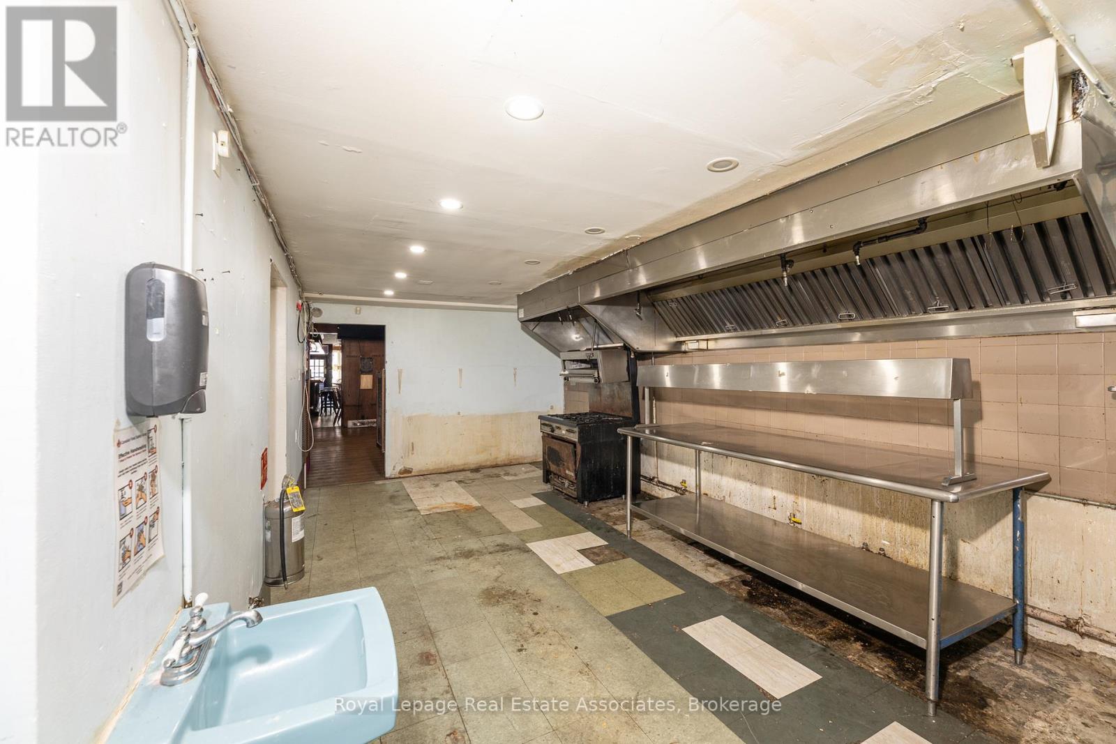 286 Eglinton Avenue W, Toronto (Yonge-Eglinton), Ontario  M4R 1B2 - Photo 15 - C12399882