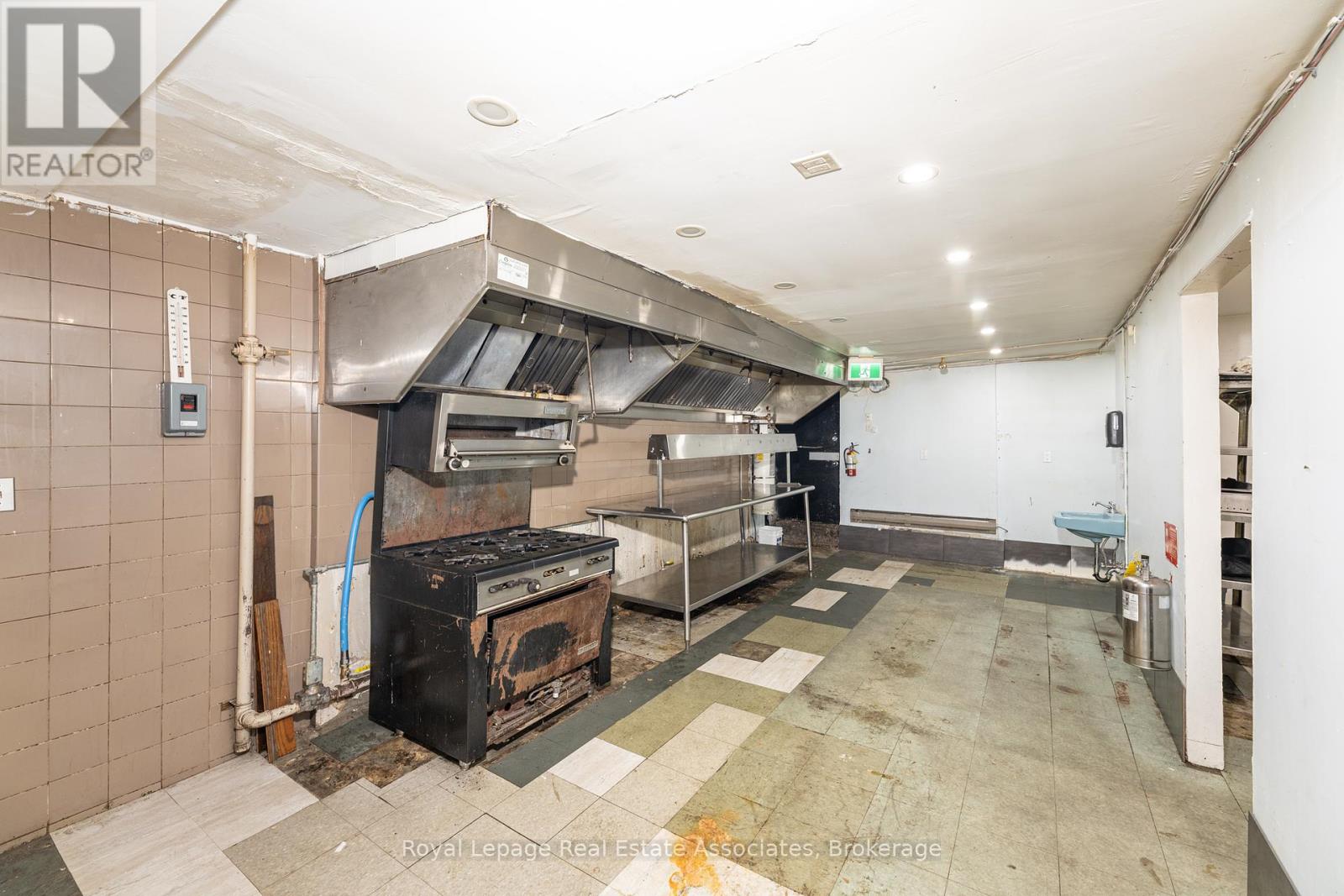 286 Eglinton Avenue W, Toronto (Yonge-Eglinton), Ontario  M4R 1B2 - Photo 16 - C12399882