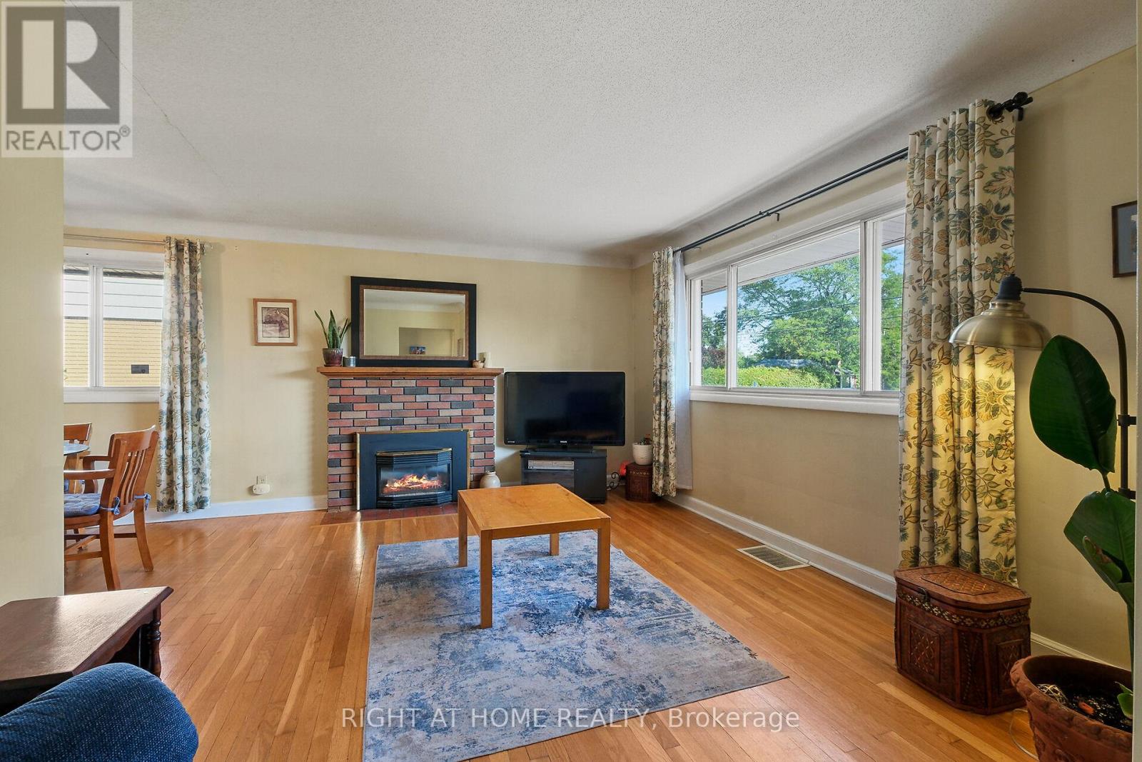 205 Withrow Avenue, Ottawa, Ontario  K2G 2J8 - Photo 11 - X12399973