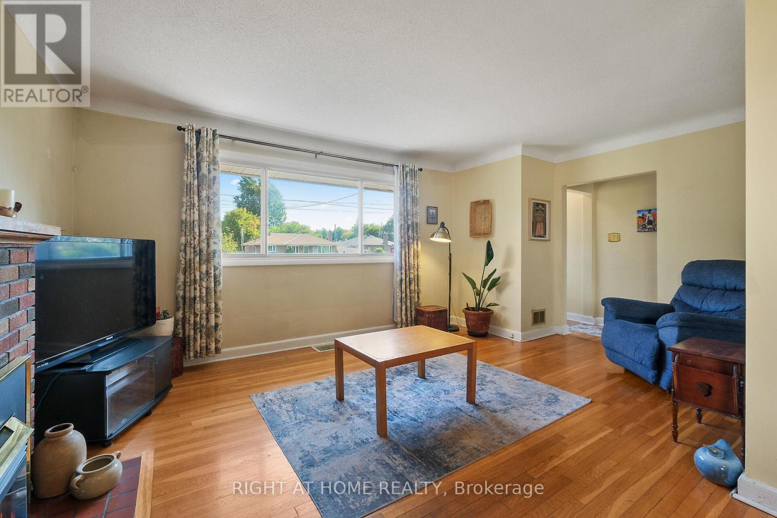 205 Withrow Avenue, Ottawa, Ontario  K2G 2J8 - Photo 12 - X12399973