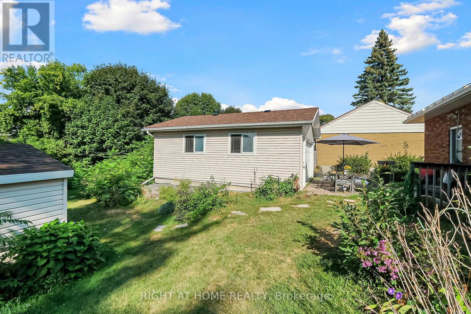 205 Withrow Avenue, Ottawa, Ontario  K2G 2J8 - Photo 4 - X12399973