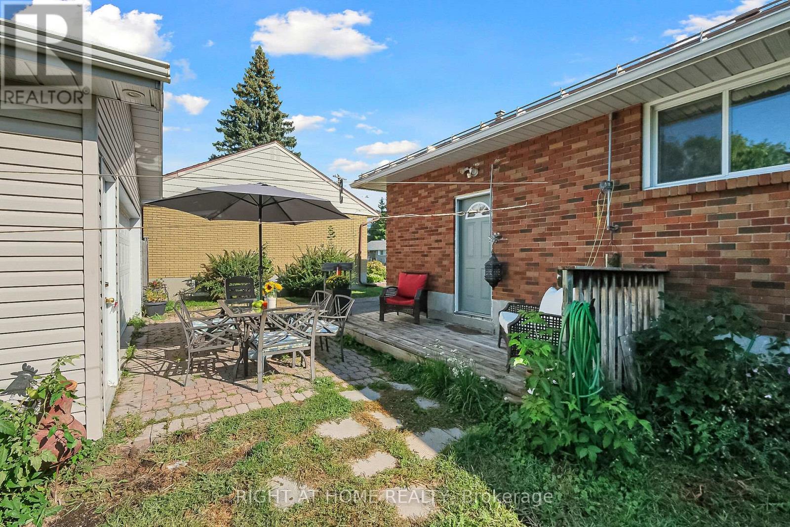 205 Withrow Avenue, Ottawa, Ontario  K2G 2J8 - Photo 5 - X12399973