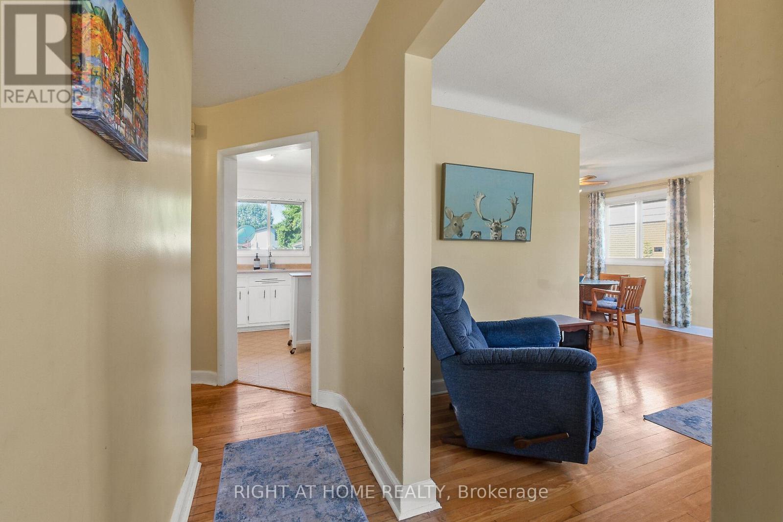 205 Withrow Avenue, Ottawa, Ontario  K2G 2J8 - Photo 9 - X12399973