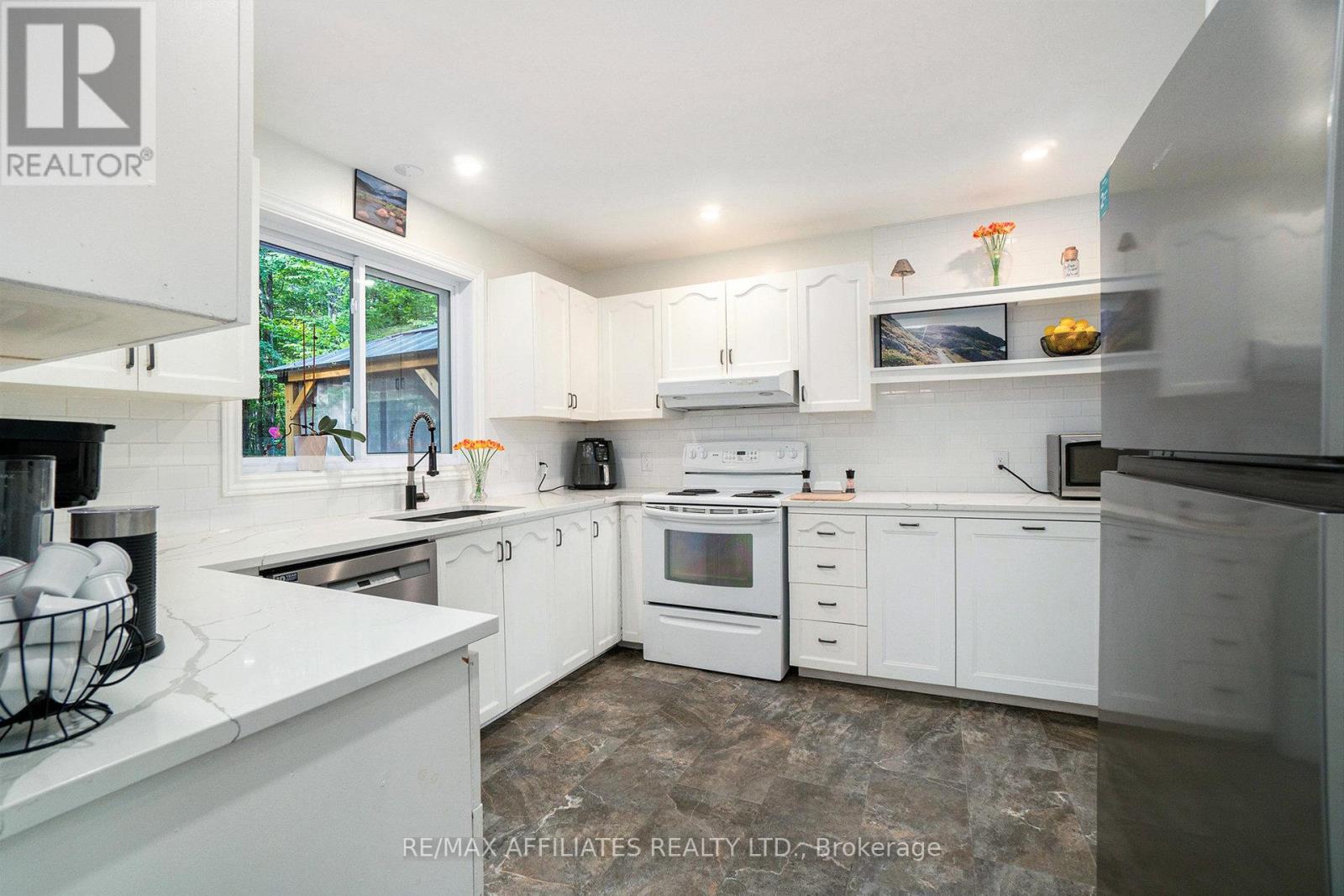 319 Riverwood Drive, Ottawa, Ontario  K0A 3M0 - Photo 10 - X12400095
