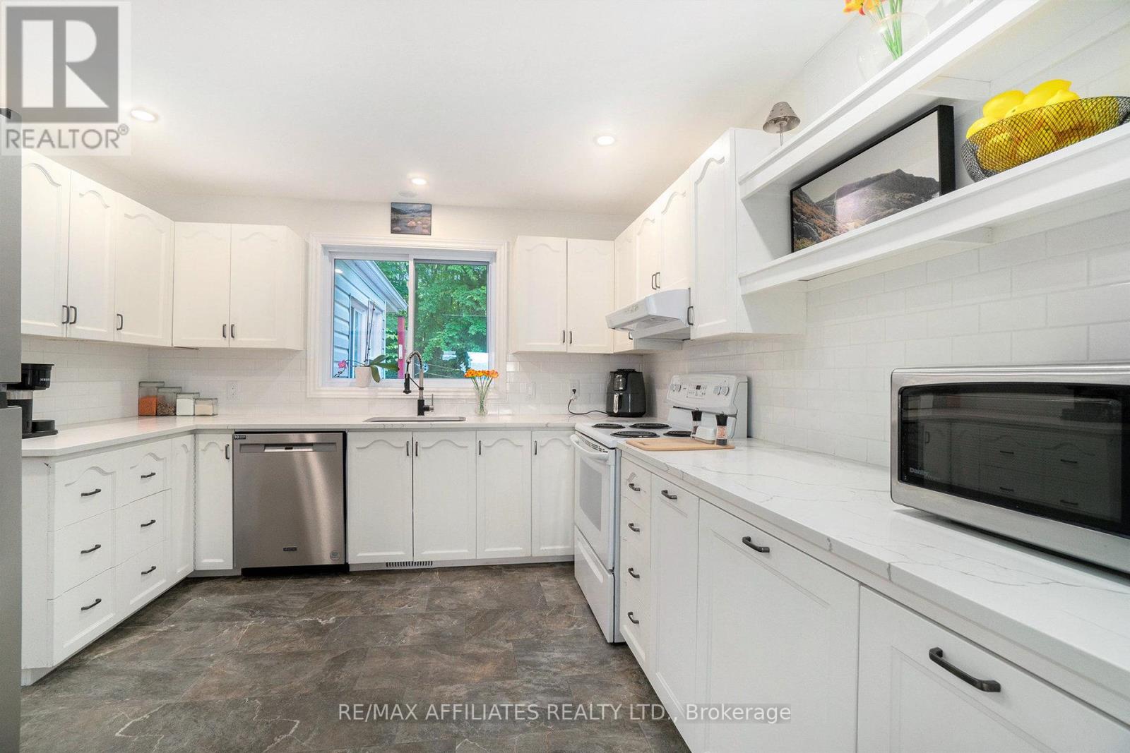 319 Riverwood Drive, Ottawa, Ontario  K0A 3M0 - Photo 11 - X12400095