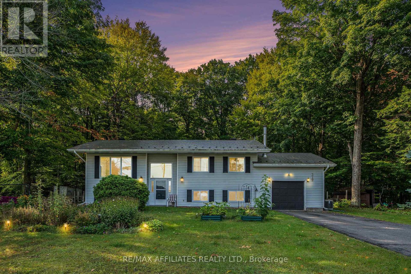 319 Riverwood Drive, Ottawa, Ontario  K0A 3M0 - Photo 2 - X12400095