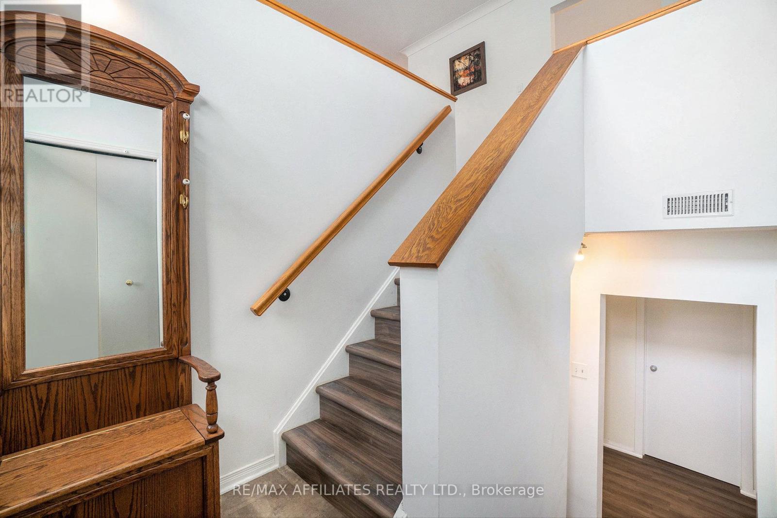319 Riverwood Drive, Ottawa, Ontario  K0A 3M0 - Photo 3 - X12400095