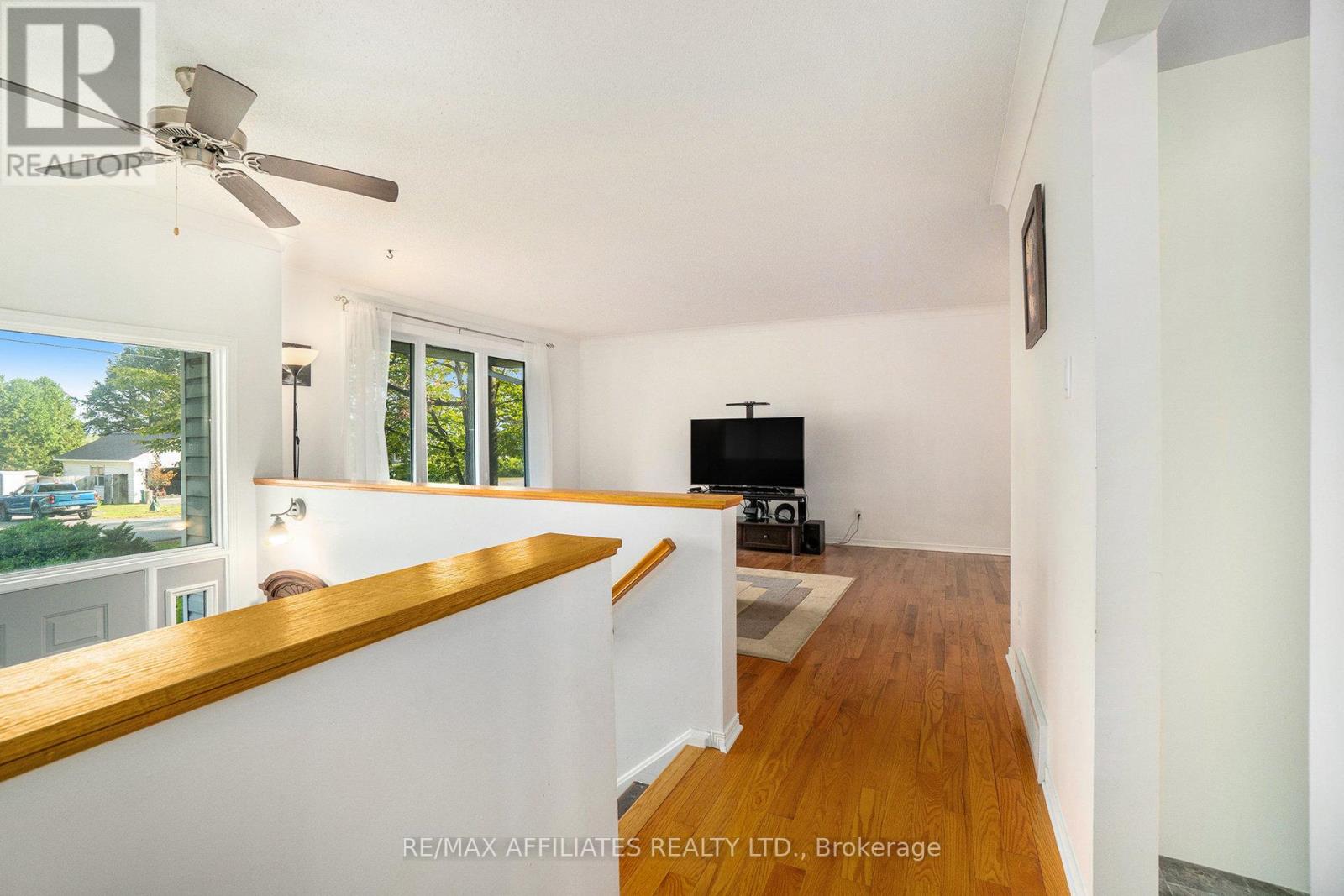319 Riverwood Drive, Ottawa, Ontario  K0A 3M0 - Photo 4 - X12400095