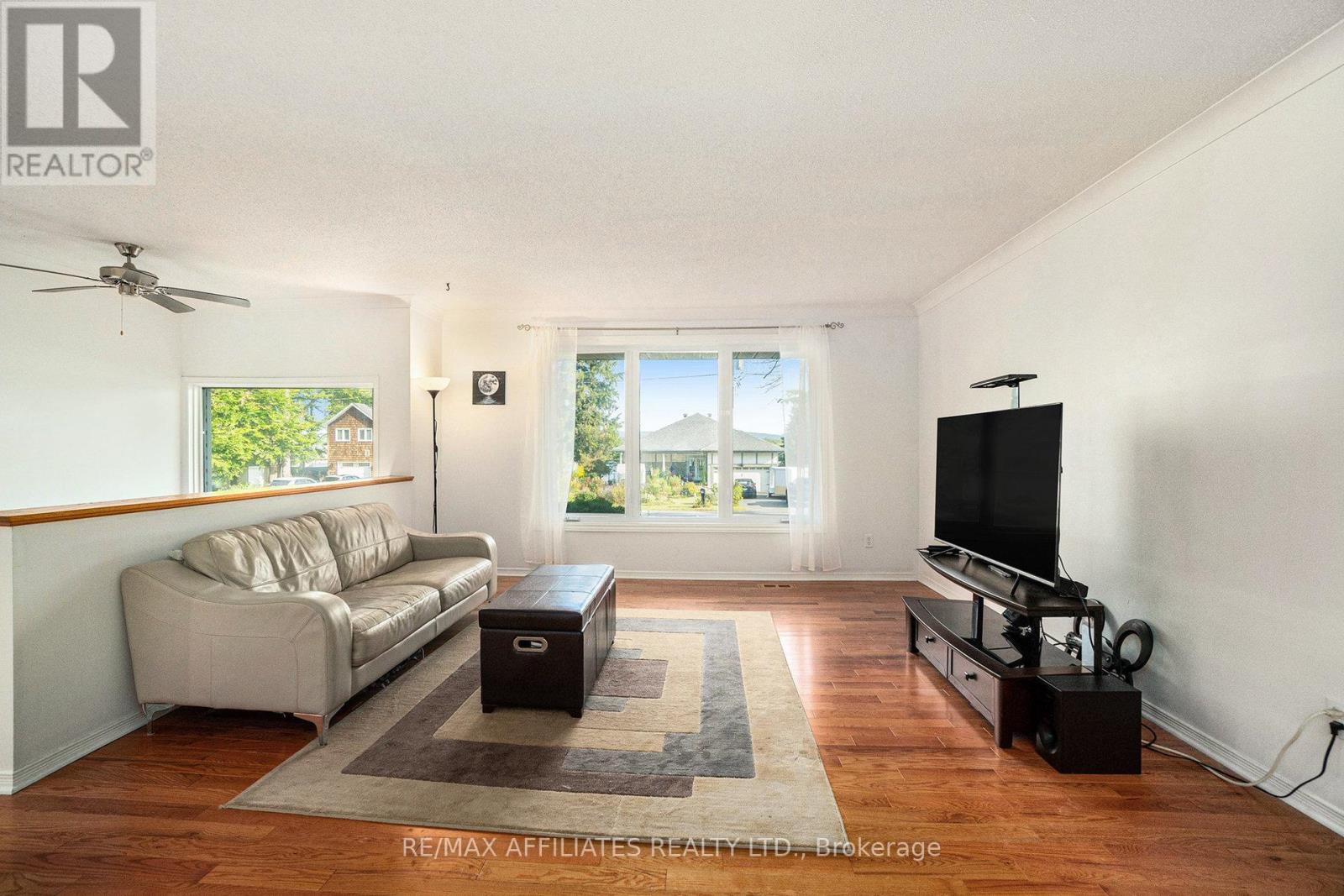 319 Riverwood Drive, Ottawa, Ontario  K0A 3M0 - Photo 5 - X12400095