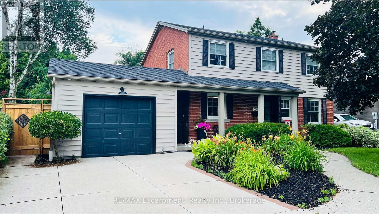 350 East Side Crescent, Burlington (Brant), Ontario  L7R 3G9 - Photo 1 - W12400070