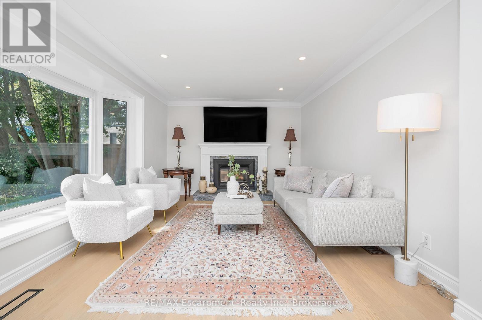 350 East Side Crescent, Burlington (Brant), Ontario  L7R 3G9 - Photo 11 - W12400070