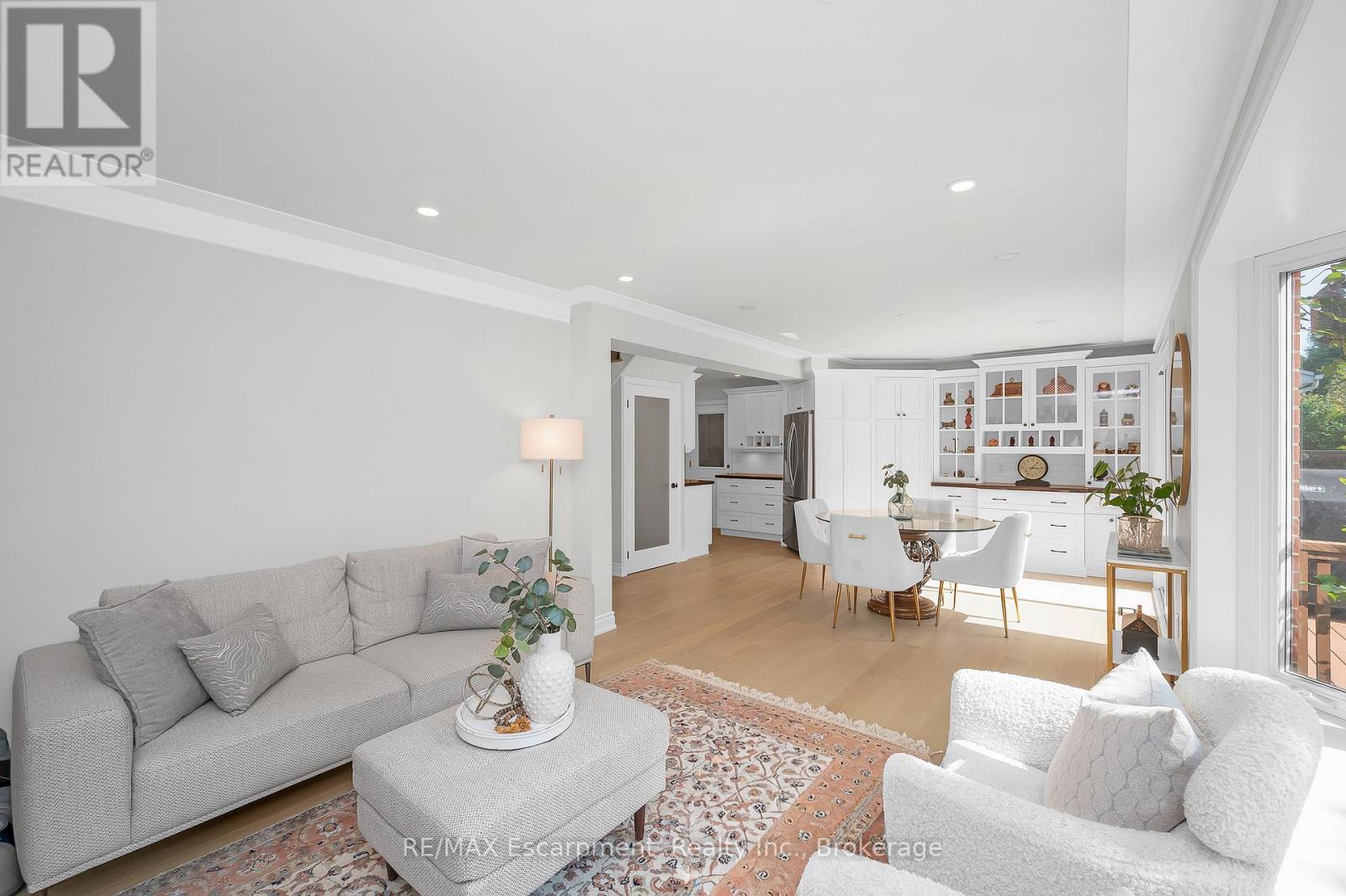 350 East Side Crescent, Burlington (Brant), Ontario  L7R 3G9 - Photo 13 - W12400070
