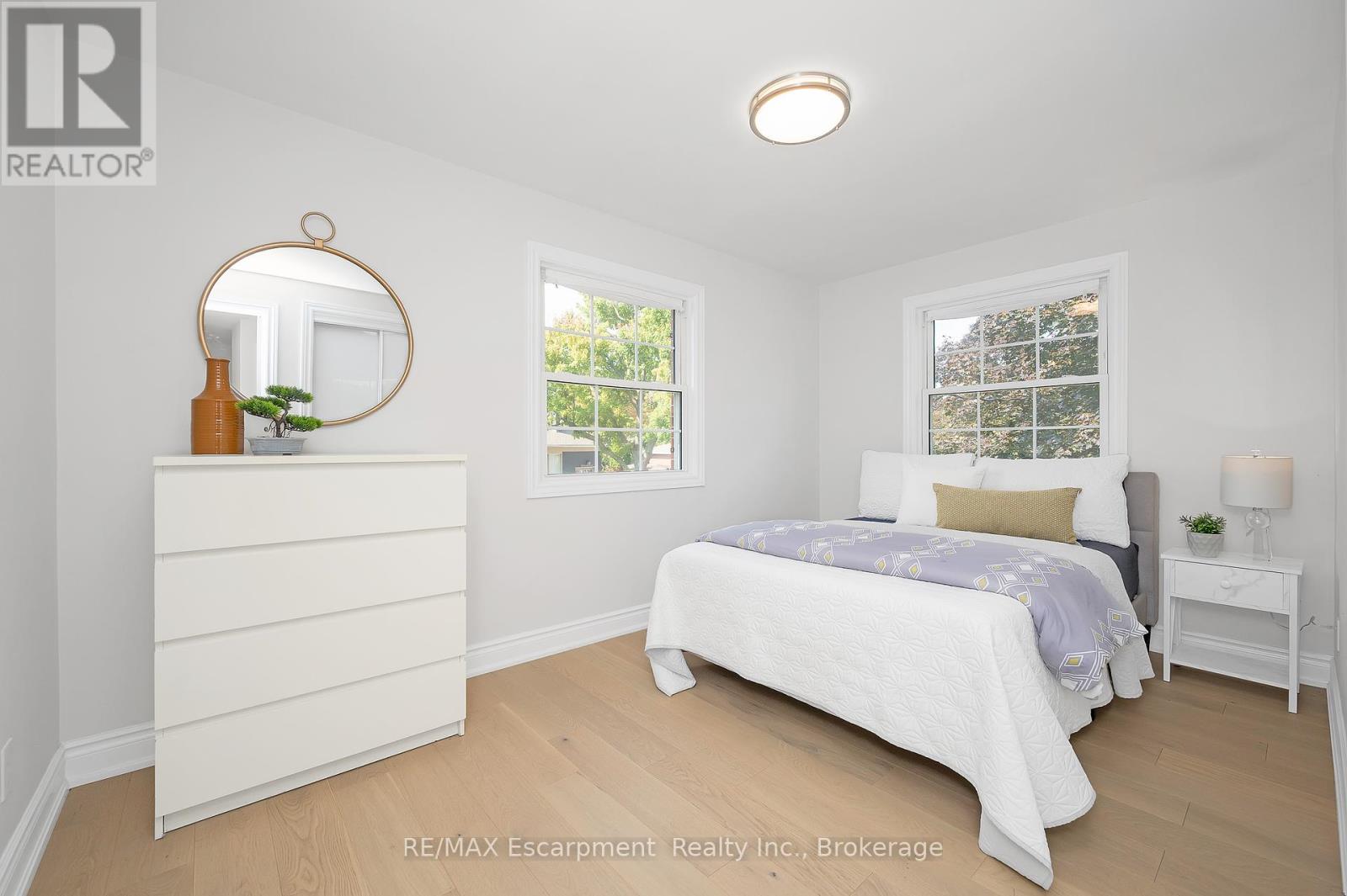 350 East Side Crescent, Burlington (Brant), Ontario  L7R 3G9 - Photo 22 - W12400070
