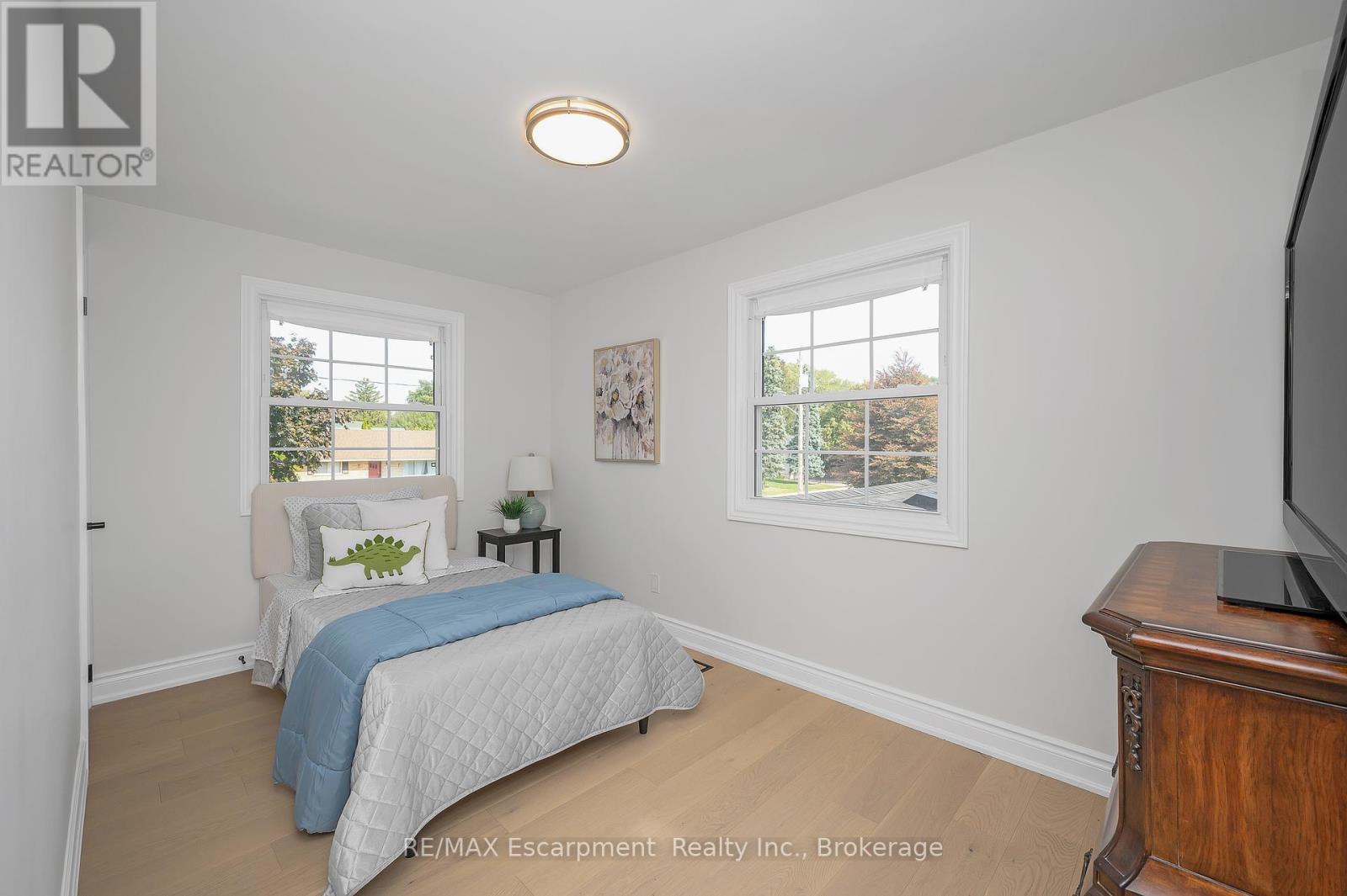 350 East Side Crescent, Burlington (Brant), Ontario  L7R 3G9 - Photo 23 - W12400070