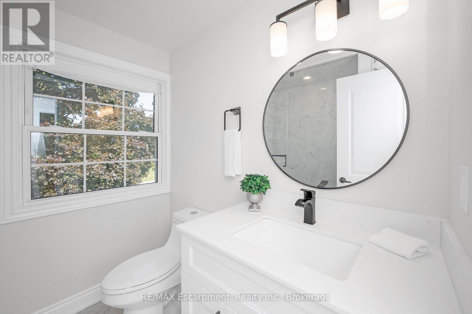 350 East Side Crescent, Burlington (Brant), Ontario  L7R 3G9 - Photo 24 - W12400070