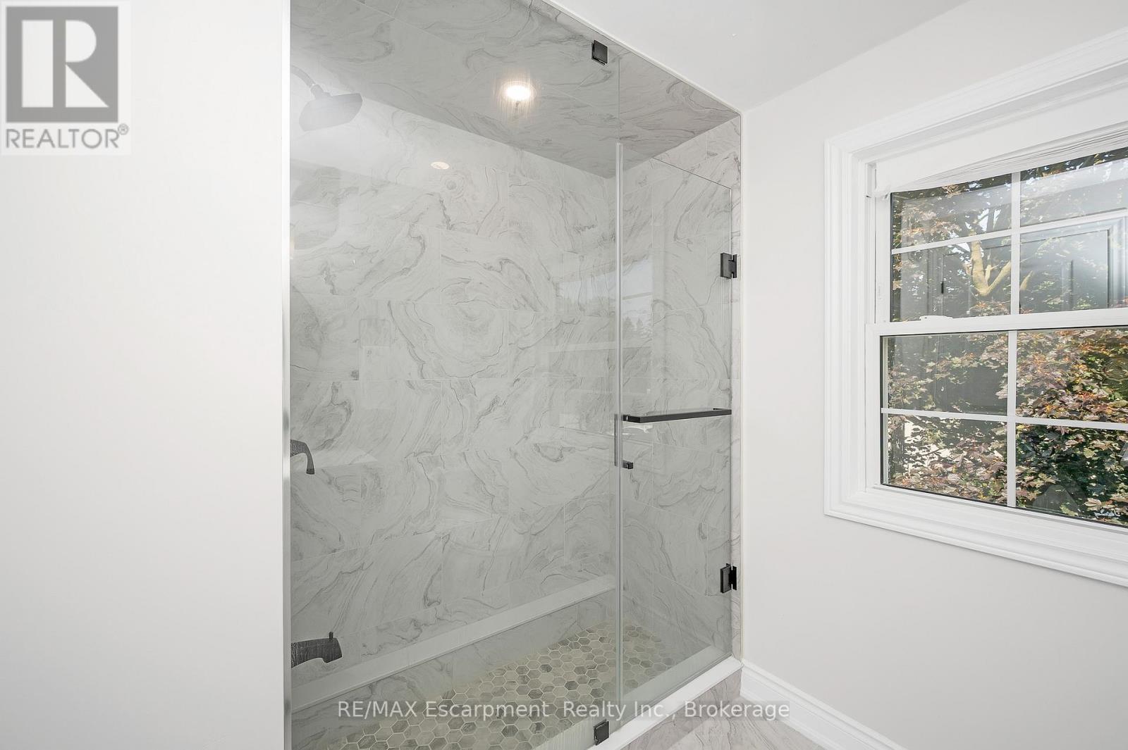 350 East Side Crescent, Burlington (Brant), Ontario  L7R 3G9 - Photo 25 - W12400070