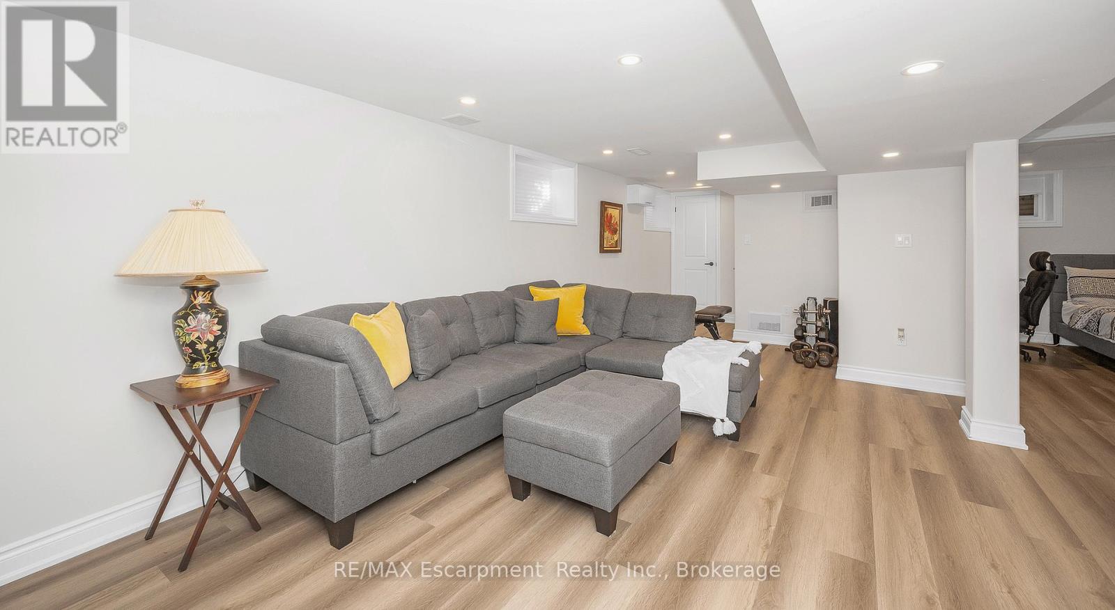 350 East Side Crescent, Burlington (Brant), Ontario  L7R 3G9 - Photo 26 - W12400070